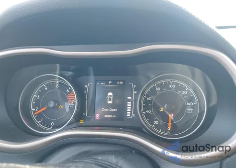 2016 Jeep Cherokee Latitude z USA, uszkodzony, nr VIN 1C4PJMCB5GW216028